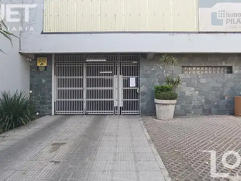 Alquiler cochera en 2° piso -a metros de bvar pellegrini-