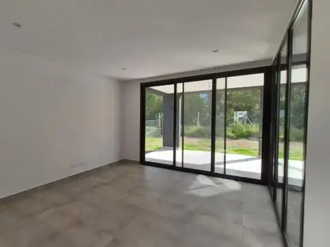 Casa 3 ambientes con 2 baños