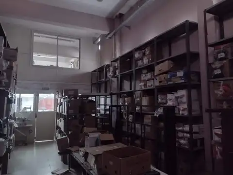 Gran deposito con oficina