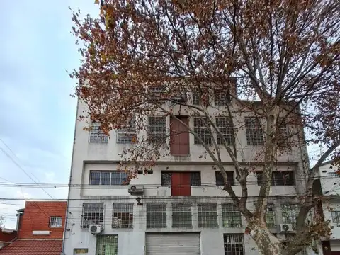 SE VENDE DEPOSITO MUY BUENO 1300 m2 