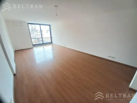 Rioja 1200. Oficinas 40m² aprox. Excelente calidad. A estrenar.