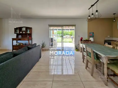 Casa 4 ambientes con 2 baños