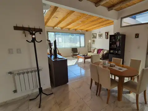 Casa 2 ambientes con 2 baños