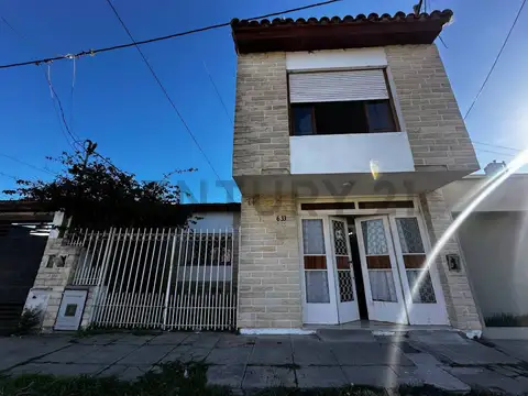 Casa de 3 dormitorios con Jardin y Pileta en Alquiler en Berisso