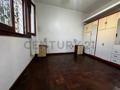 Casa de 3 dormitorios con Jardin y Pileta en Alquiler en Berisso