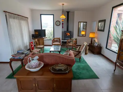 Casa en Venta con 2 cocheras