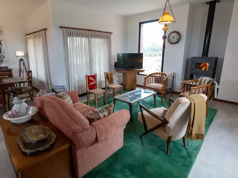 Casa 5 ambientes con 2 baños