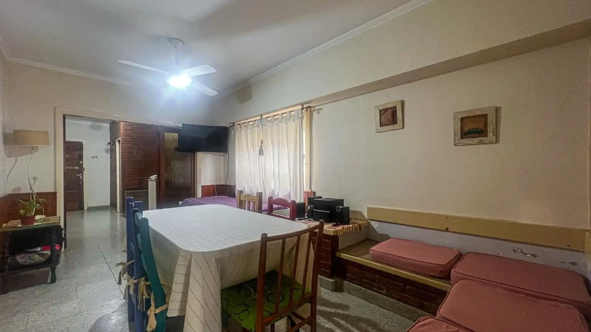 Casa 4 amb con 3 dorm, 2 baños, garaje cubierto y patio con parrilla — Balcarce