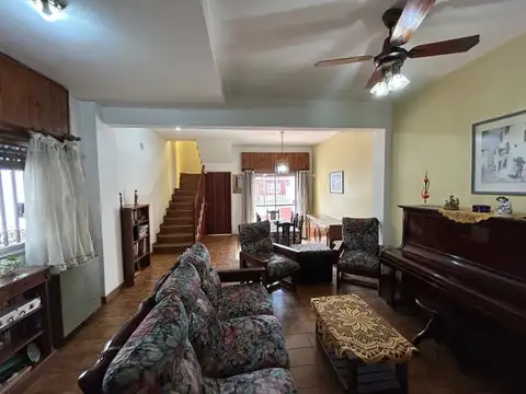 Casa 3 ambientes con 2 baños