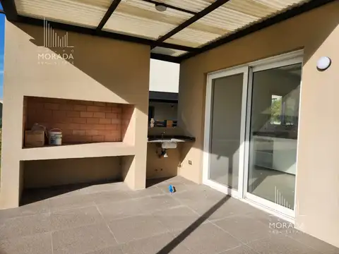 Casa 5 ambientes con 3 baños