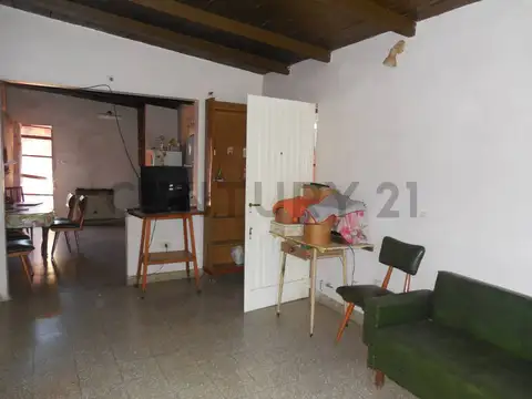 Casa 4 ambientes con 1 baño