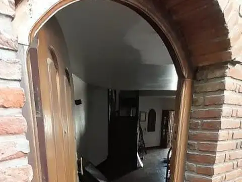 Casa 4 ambientes con 5 baños