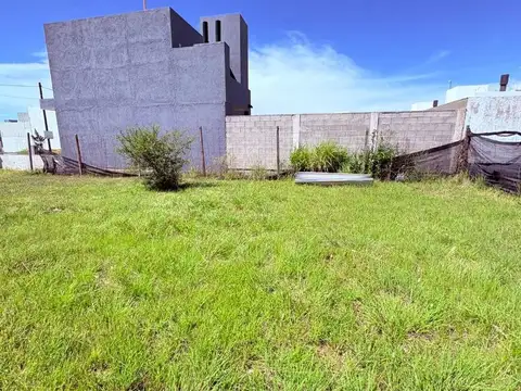 VENTA TERRENO RINCONES DE MANANTIALES con proyecto