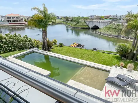Casa en Alquiler Temporal con 2 cocheras