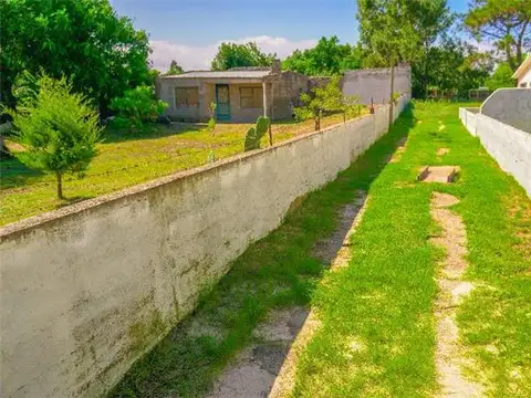 Vivienda 2 Dormitorios. Amplio Terreno 701m²