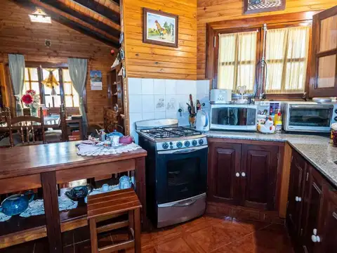 Casa 4 ambientes con 2 baños
