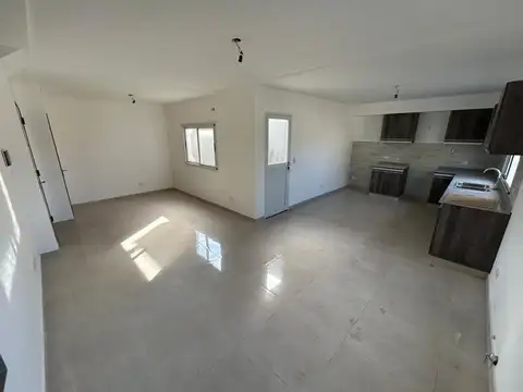 Casa 3 ambientes con 1 baño
