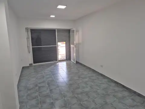 Local en Alquiler en Villa Ballester, $ 530.000