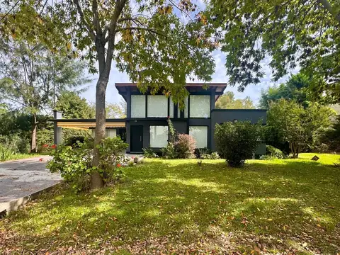 Casa de 5 Ambientes en Venta en La Cesarina