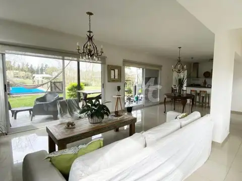 Casa 6 ambientes con 3 baños