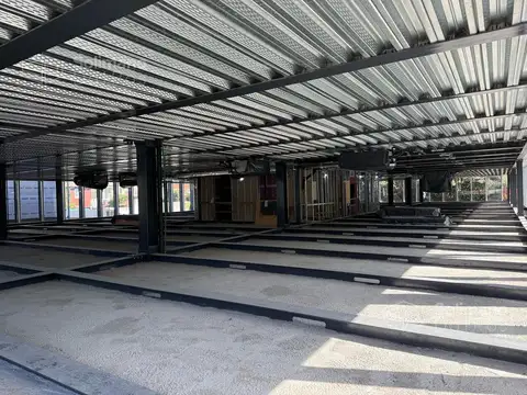 Oficina en Venta con 5 cocheras