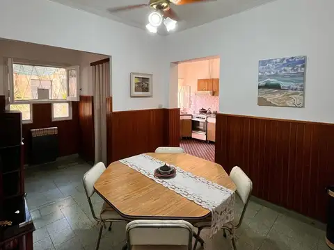 VENTA CASA 3 DORMITORIOS CON PATIO ABASTO