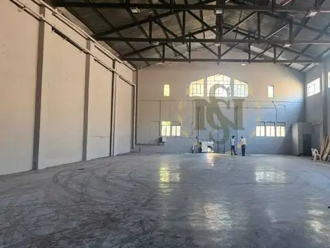 ALQUILER AGUADA LOCAL CON ENTRADA DE CAMION