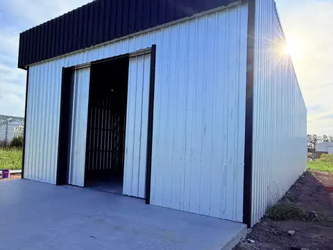 Galpón en venta 210m2 a estrenar Area Industrial Roldán
