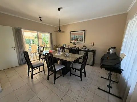 VENTA CASA 5 AMBIENTES CHAMPAGNAT PILAR