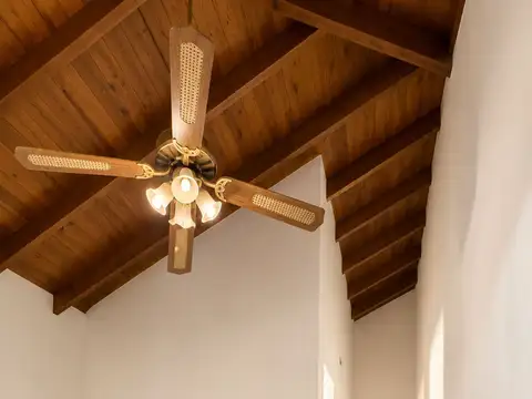 Casa 5 ambientes con 3 baños