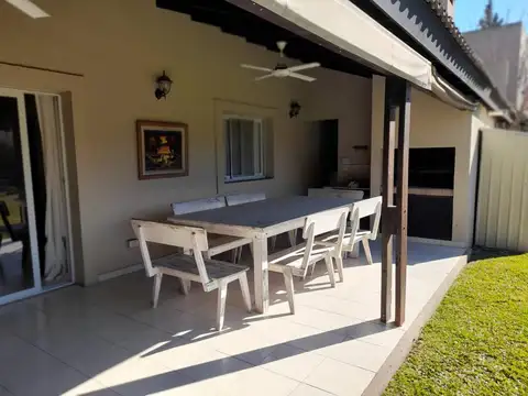 Casa 5 ambientes con 3 baños