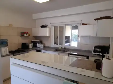 Casa en Alquiler con 1 cochera