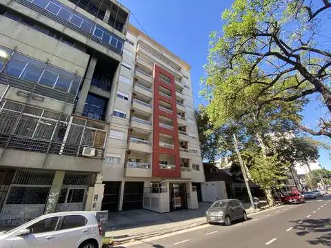 Departamentos 2 ambientes con cochera. Excelente ubicación. Con renta