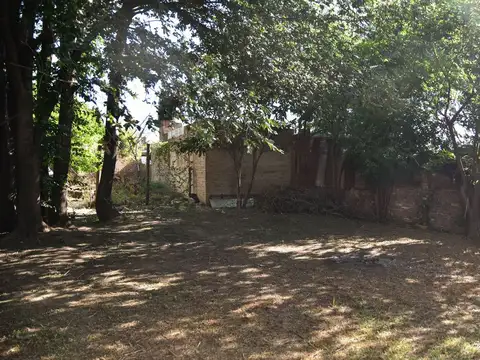 CASA EN VENTA SALTO CON AMPLIO TERRENO