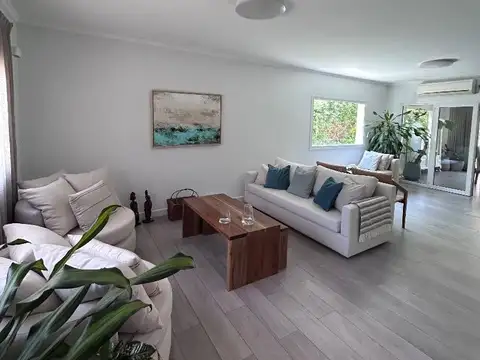 Casa 4 ambientes con 5 baños