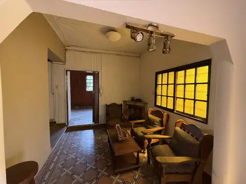 Casa en Venta de 4 dormitorios. Terreno de 446 m2. Pleno Centro Campana