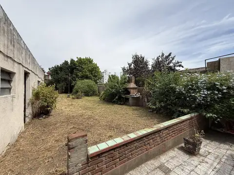 Casa en Venta de 4 dormitorios. Terreno de 446 m2. Pleno Centro Campana