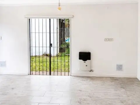 Casa 2 ambientes con 1 baño