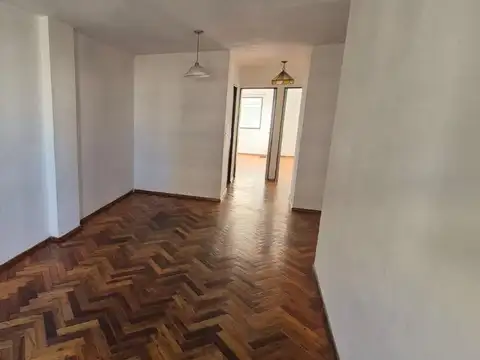 En Venta Dos Dormitorios. Sobre Av. Pellegrini