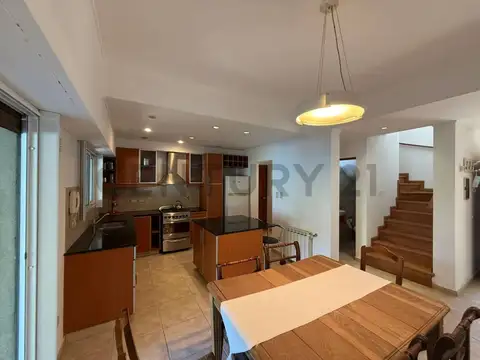 Casas en venta en City Bell barrio cerrado, 3 dormitorios, con pileta