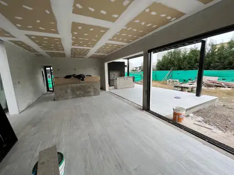 Casa a estrenar con pileta y loza radiante - El Principado