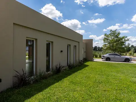 Casa en Venta en Haras San Pablo, USD 398.000