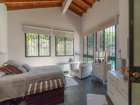 Casa 5 ambientes con 4 baños