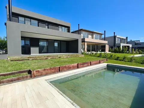 Casa a estrenar, venta en B. Los Carpinchos, Nordelta, Tigre