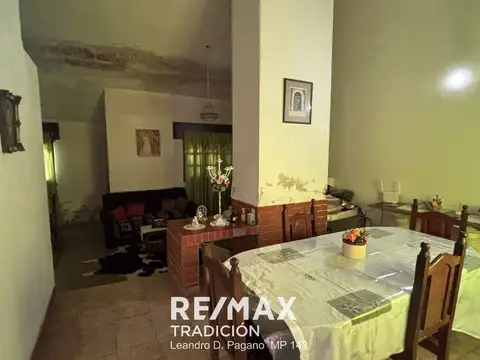 Casa 7 ambientes con 2 baños