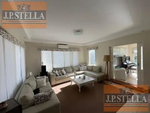 Casa en Alquiler con 1 cochera