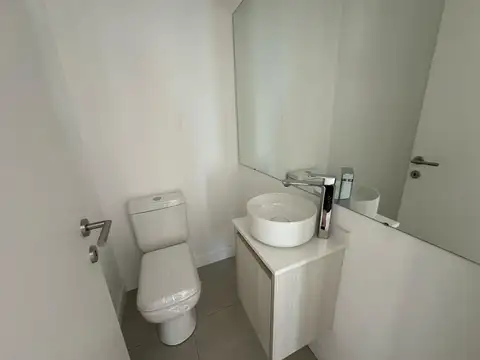 Casa al golf con 4 dorm. más escritorio y piscina.