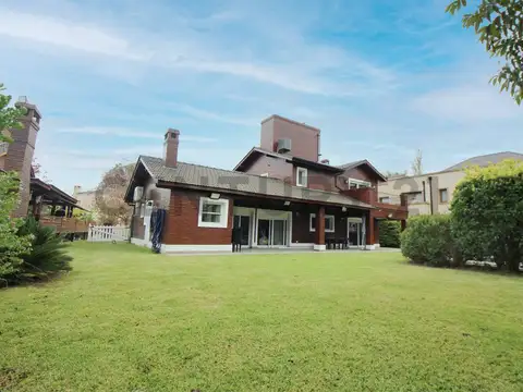 Casa en Venta con 4 cocheras