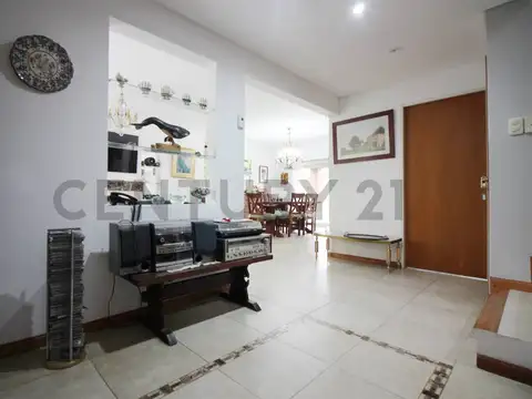 Venta casa en barrio privado Septiembre en terreno de 1.200 m2
