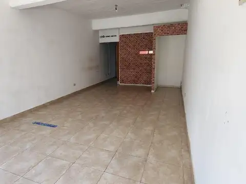 Local en Alquiler en Munro, $ 690.000